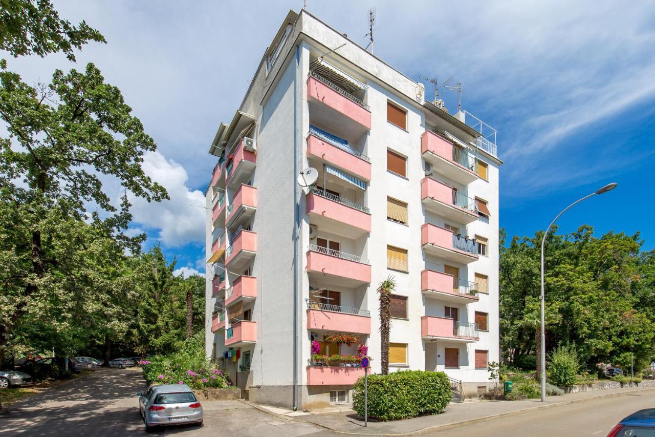 Rozi Opatija